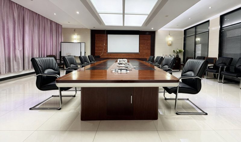 Meeting room to shop
Each desk holds its job